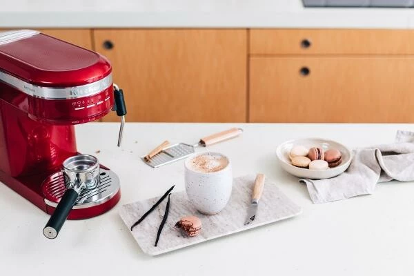KitchenAid Halbautomatische Espressomaschine ARTISAN In Liebesapfelrot 11 KitchenAid Halbautomatische Espressomaschine ARTISAN In Liebesapfelrot – Bild 9