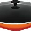 Le Creuset Wok Aus Gusseisen Mit Glasdeckel In Ofenrot -KitchenAid Shop 25304360900460 wok ofenrot