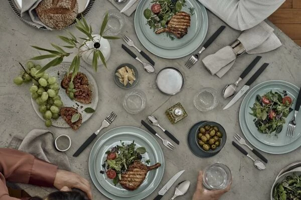 Victorinox Swiss Modern Besteck-Set Mit Steakmessern, 12-teilig, Schwarz 6 Victorinox Swiss Modern Besteck-Set Mit Steakmessern, 12-teilig, Schwarz – Bild 4