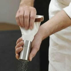 Carl Mertens Mühle Für Salz Und Pfeffer YOU Schwarz -KitchenAid Shop Carl Mertens 5428 1061YOU Salz Muehle ATMO Hand l