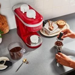 KitchenAid Halbautomatische Espressomaschine ARTISAN In Liebesapfelrot 18 KitchenAid Halbautomatische Espressomaschine ARTISAN In Liebesapfelrot -KitchenAid Shop P200263kp 078z