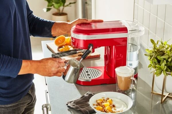 KitchenAid Halbautomatische Espressomaschine ARTISAN In Liebesapfelrot 9 KitchenAid Halbautomatische Espressomaschine ARTISAN In Liebesapfelrot – Bild 7