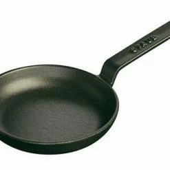Staub Mini Bratpfanne Aus Gusseisen In Schwarz